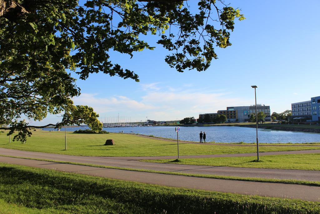 Long Holiday Apartment Kuressaare Exterior photo