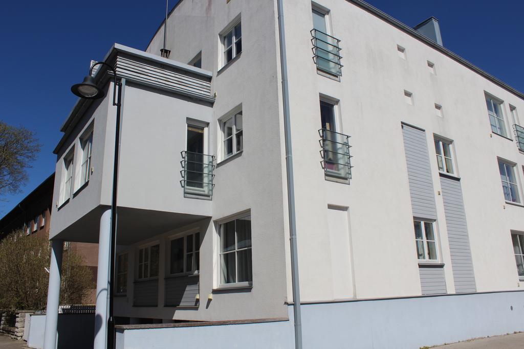 Long Holiday Apartment Kuressaare Exterior photo