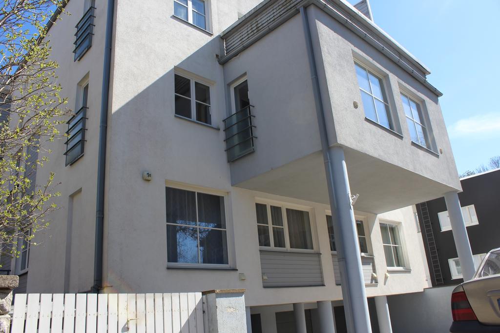 Long Holiday Apartment Kuressaare Exterior photo