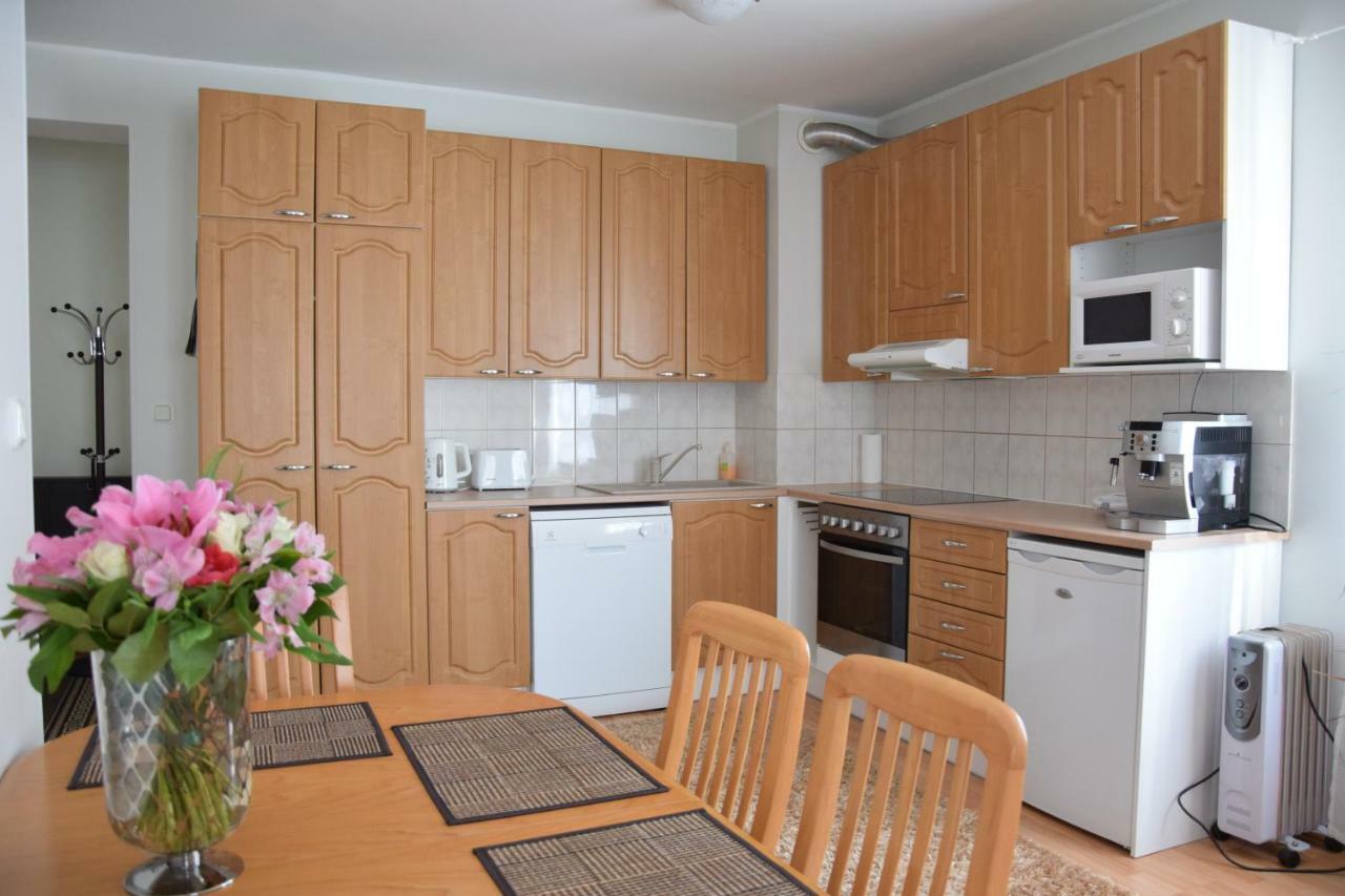 Long Holiday Apartment Kuressaare Exterior photo